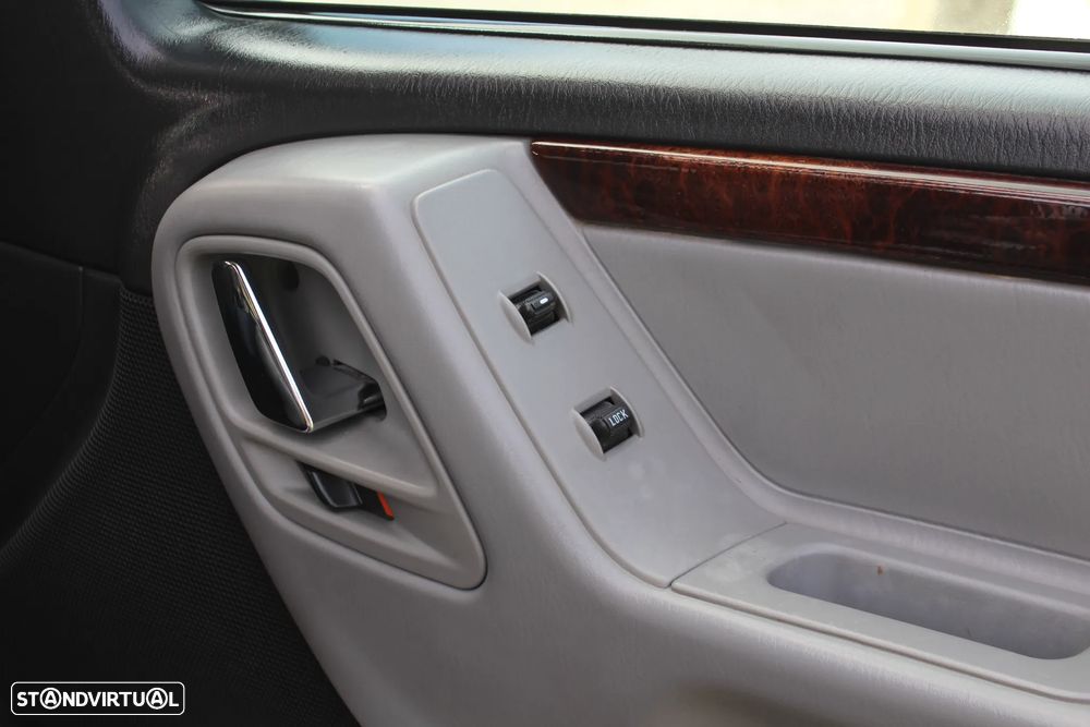 Jeep Grand Cherokee 2.7 CRD Overland - 27