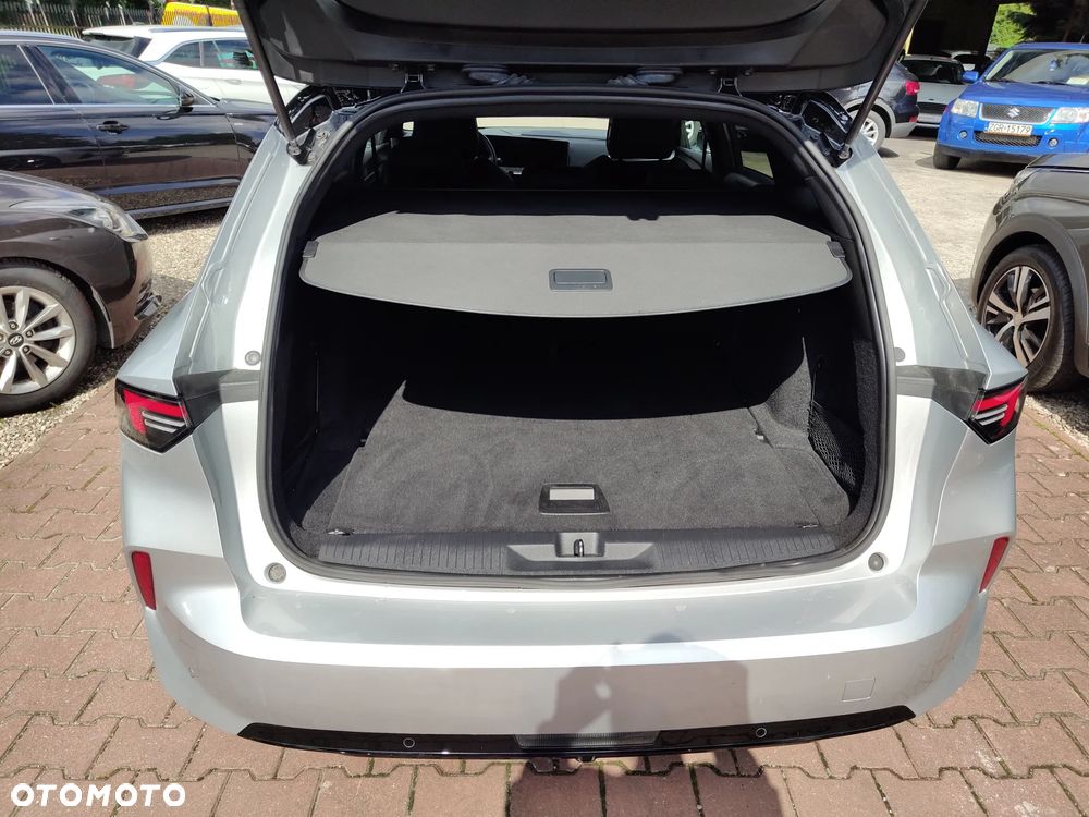 Opel Astra 1.5 GS - 12
