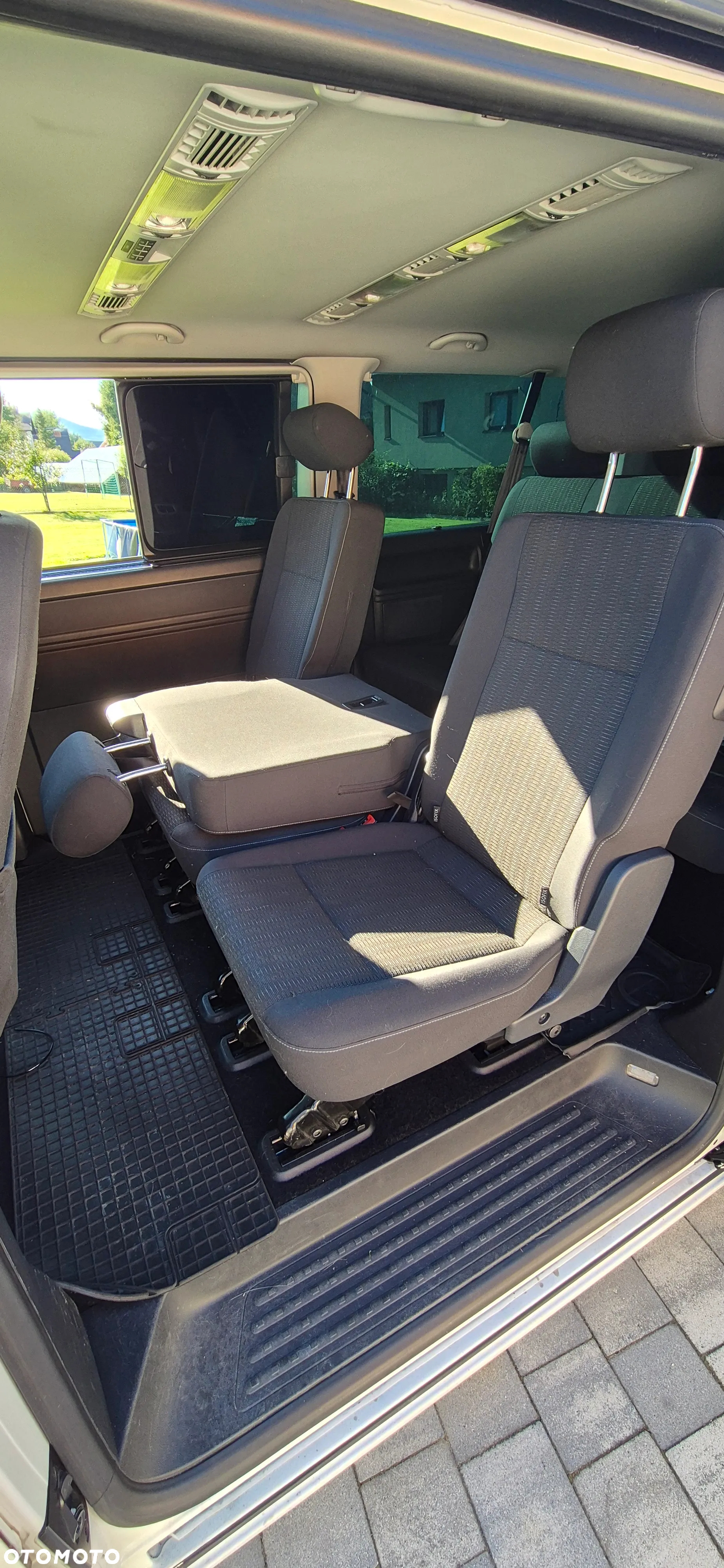Volkswagen Caravelle 2.0 TDI L2 Trendline 4Motion DSG - 17