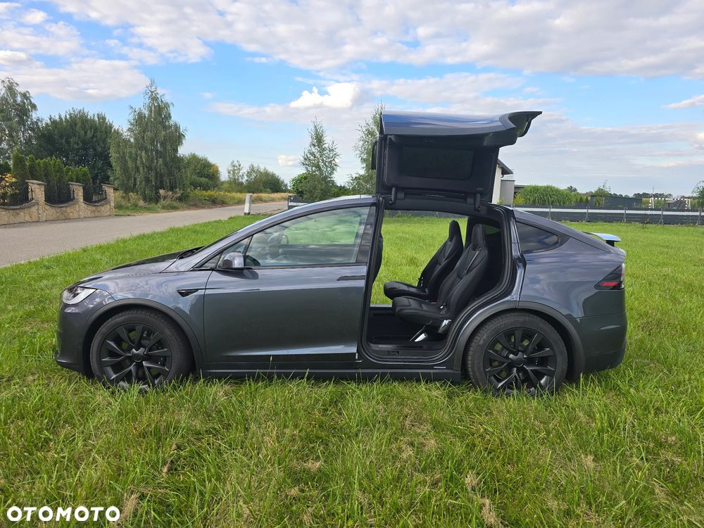 Tesla Model X Plaid - 11
