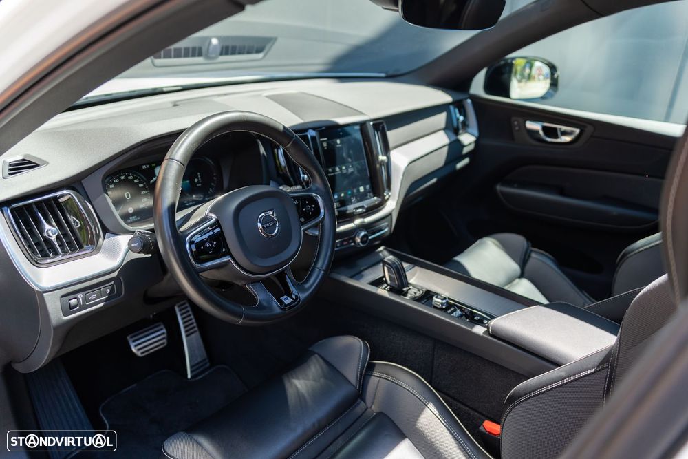 Volvo XC 60 2.0 T8 PHEV R-Design AWD - 8