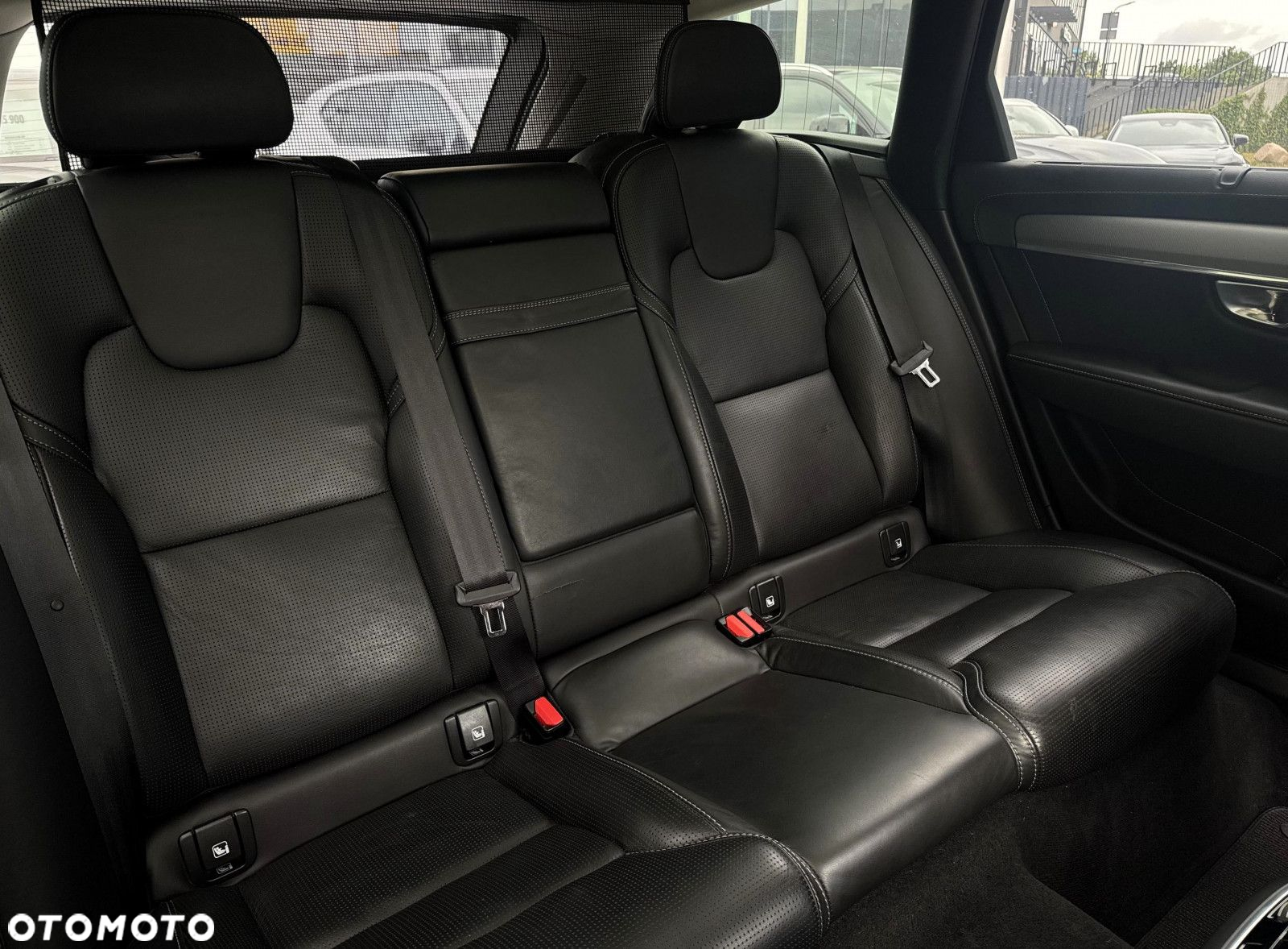 Volvo V90 Cross Country - 28