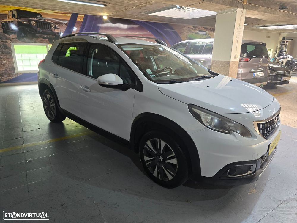 Peugeot 2008 1.2 PureTech Allure - 3