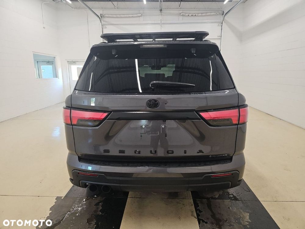 Toyota Sequoia - 3