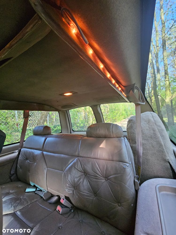 Chevrolet Suburban - 16