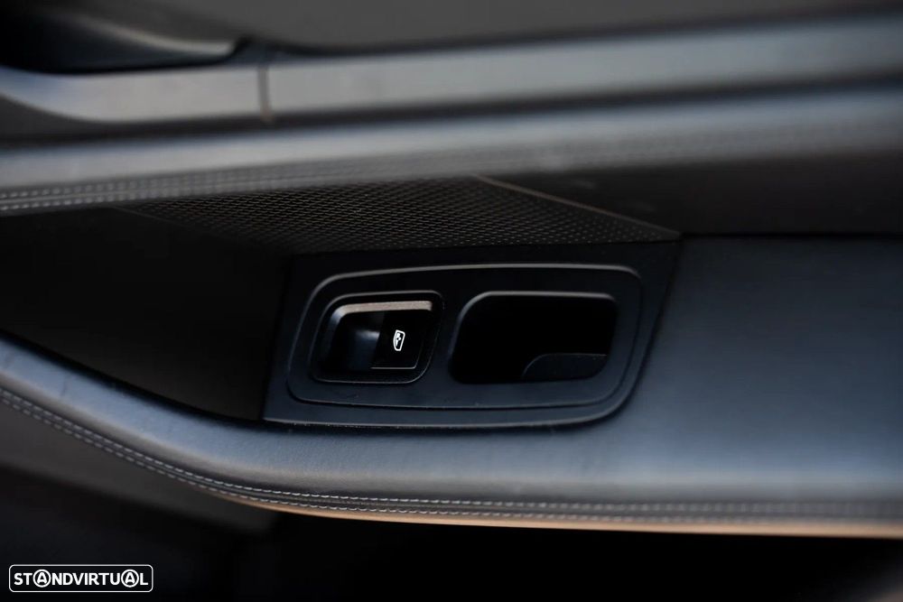 Porsche Taycan Turbo — fotografia 9