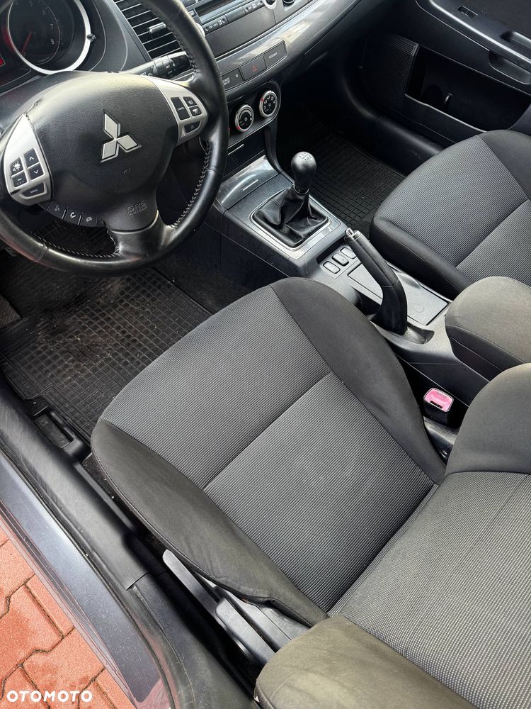 Mitsubishi Lancer - 9