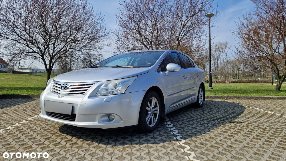 Toyota Avensis 1.8 Sol NAVI - 2