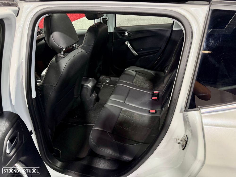 Peugeot 2008 1.2 PureTech Crossway EAT6 - 28