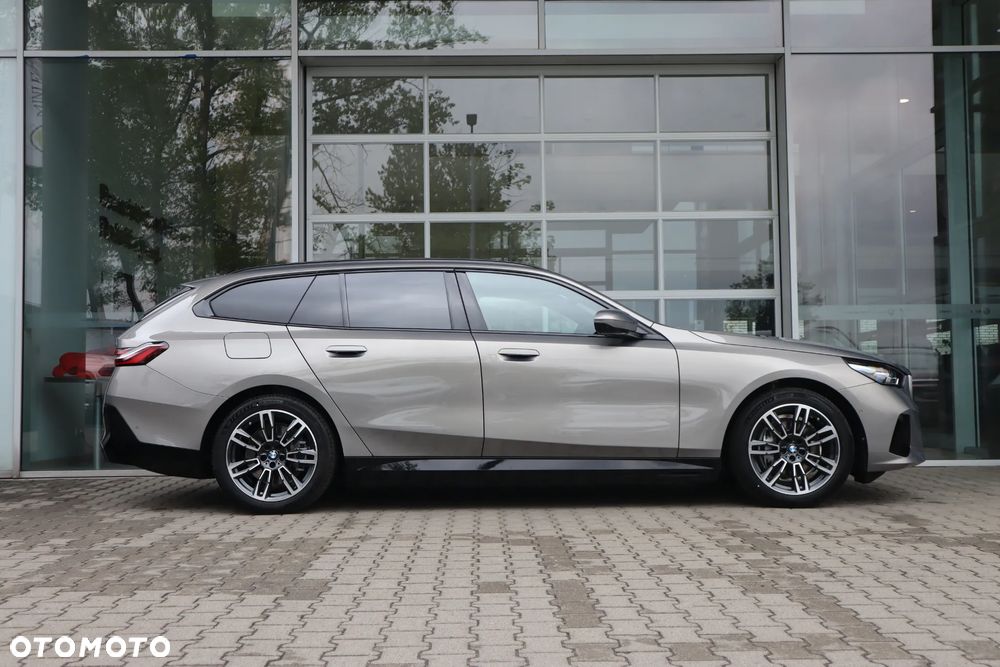 BMW i5 - 5