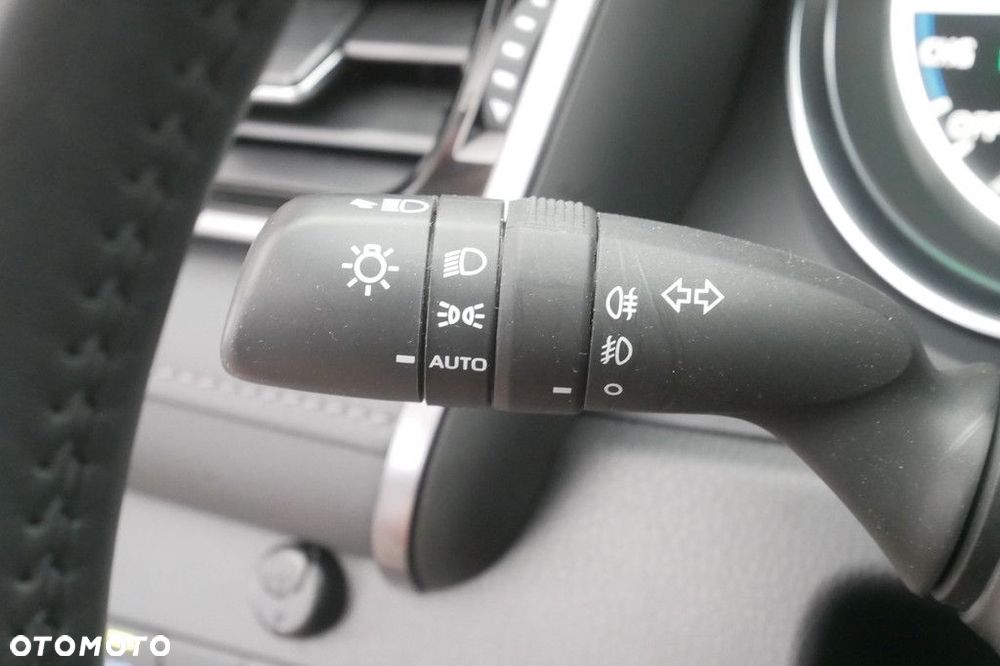 Toyota Camry 2.5 Hybrid Comfort CVT - 25