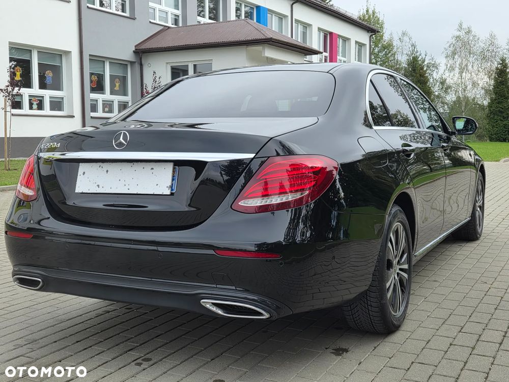 Mercedes-Benz Klasa E 220 d 4Matic T 9G-TRONIC - 22