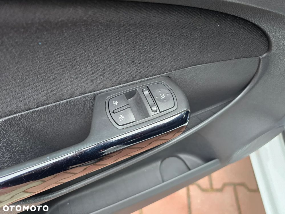 Opel Corsa 1.2 16V Innovation 110 Jahre - 18