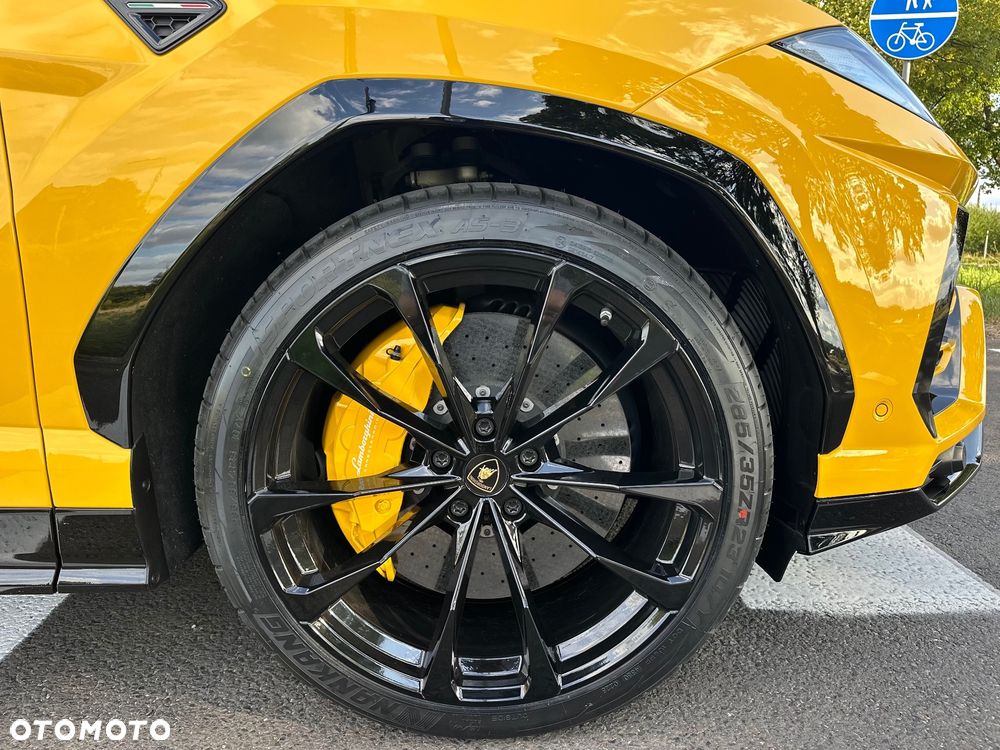 Lamborghini Urus Standard - 40