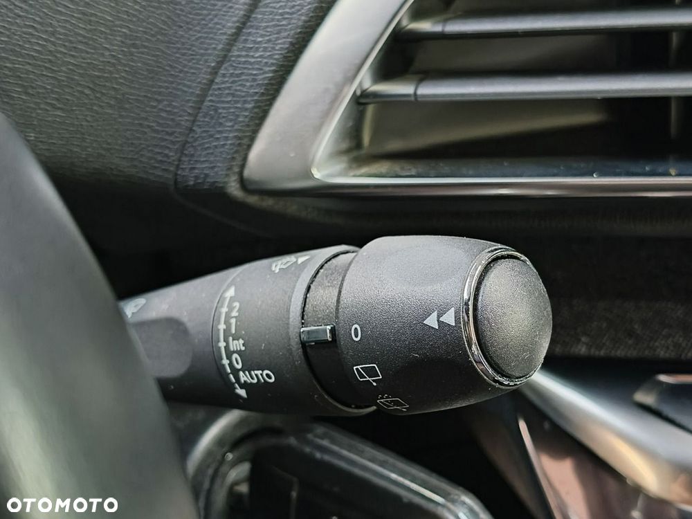 Peugeot 3008 1.6 PureTech GPF GT Line S&S EAT8 - 34