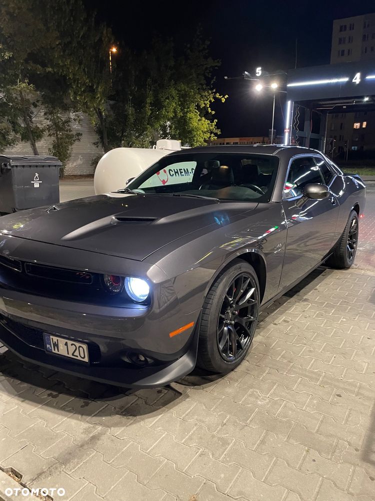 Dodge Challenger - 8