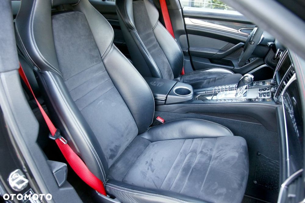 Porsche Panamera GTS PDK - 14