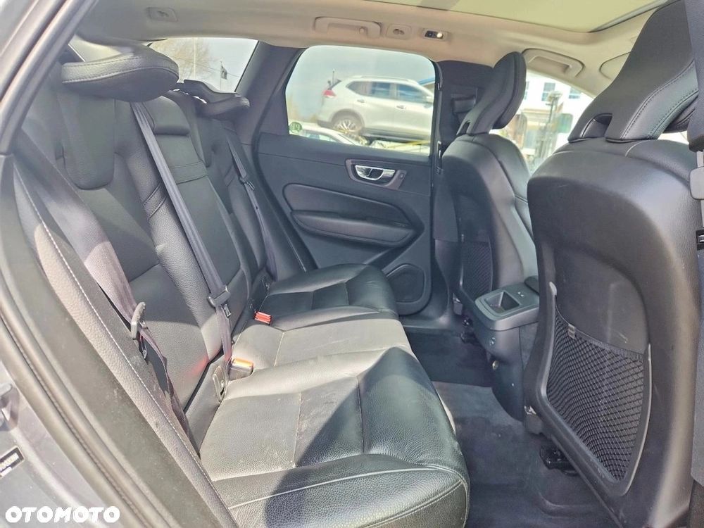 Volvo XC 60 T6 AWD Geartronic Momentum - 9
