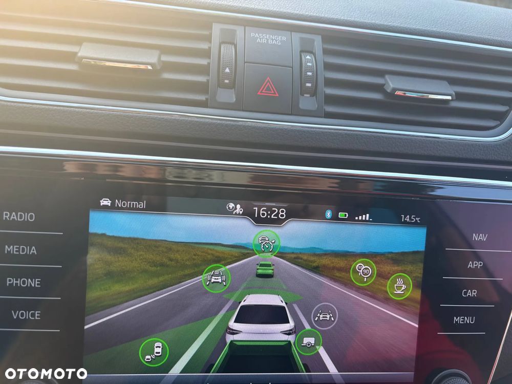 Skoda Superb 2.0 TDI DSG L&K - 23