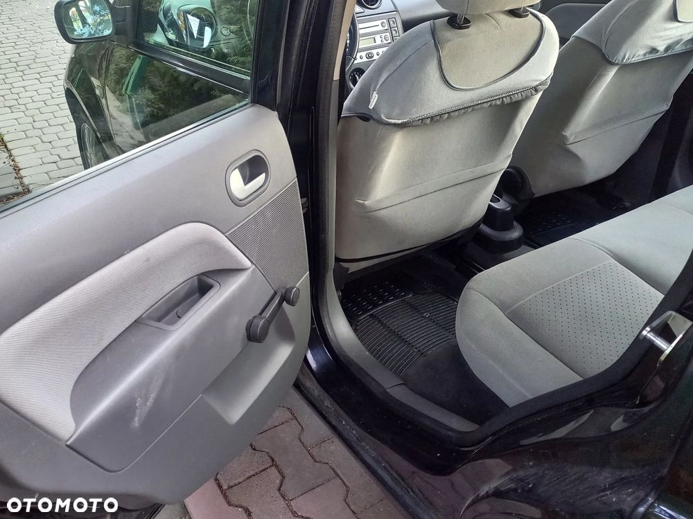 Ford Fiesta 1.4 Ghia - 23