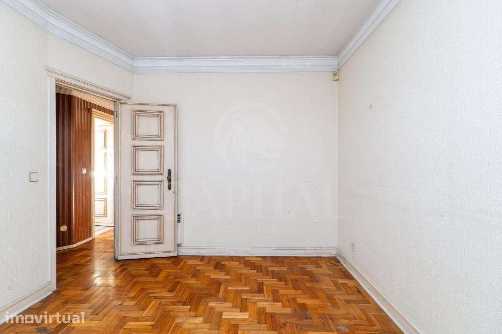 MORADIA COM ELEVADO POTENCIAL DE INVESTIMENTO | PRÓXIMA DO HOSPITAL DE - Grande imagem: 5/26