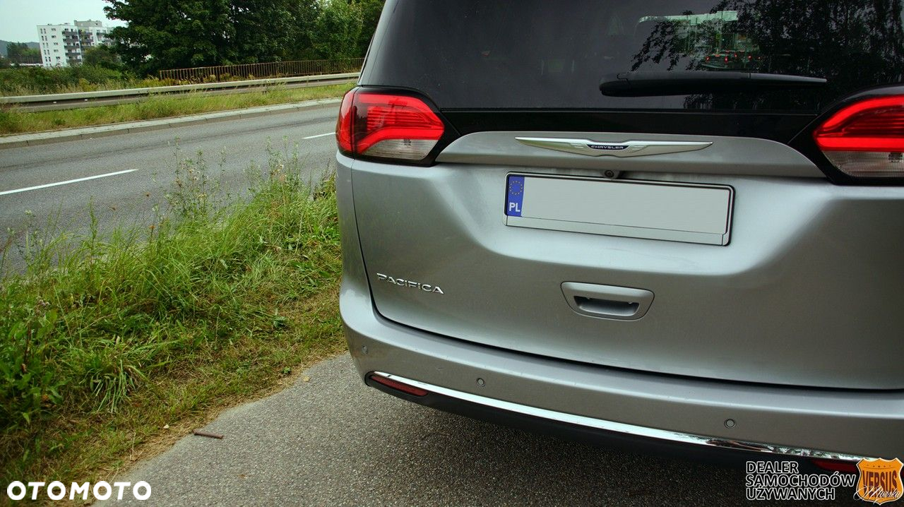 Chrysler Pacifica - 8