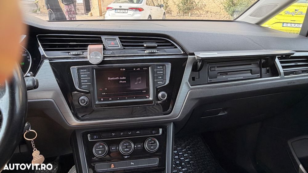 Volkswagen Touran - 8
