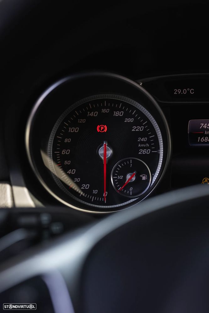 Mercedes-Benz CLA 200 d Shooting Brake AMG Line Aut. - 16