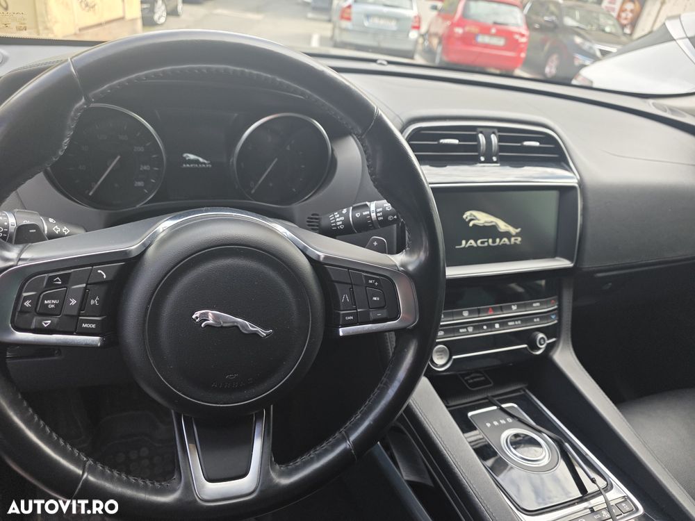 Jaguar F-Pace 20d AWD Aut. Portfolio - 8
