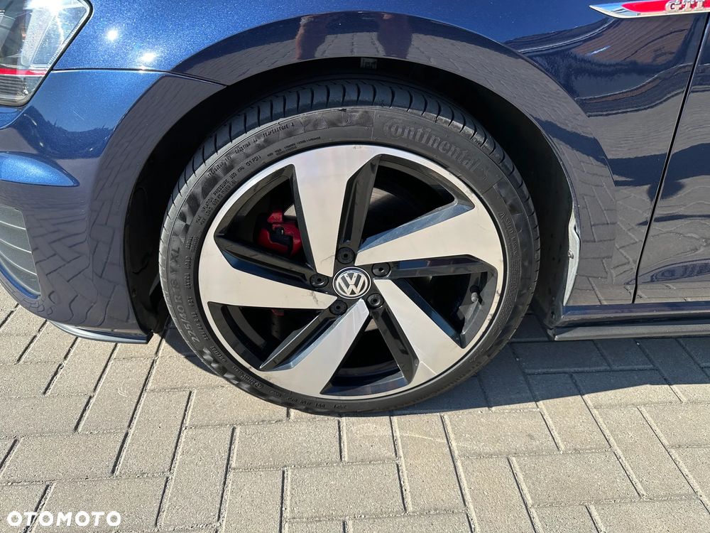 Volkswagen Golf - 30