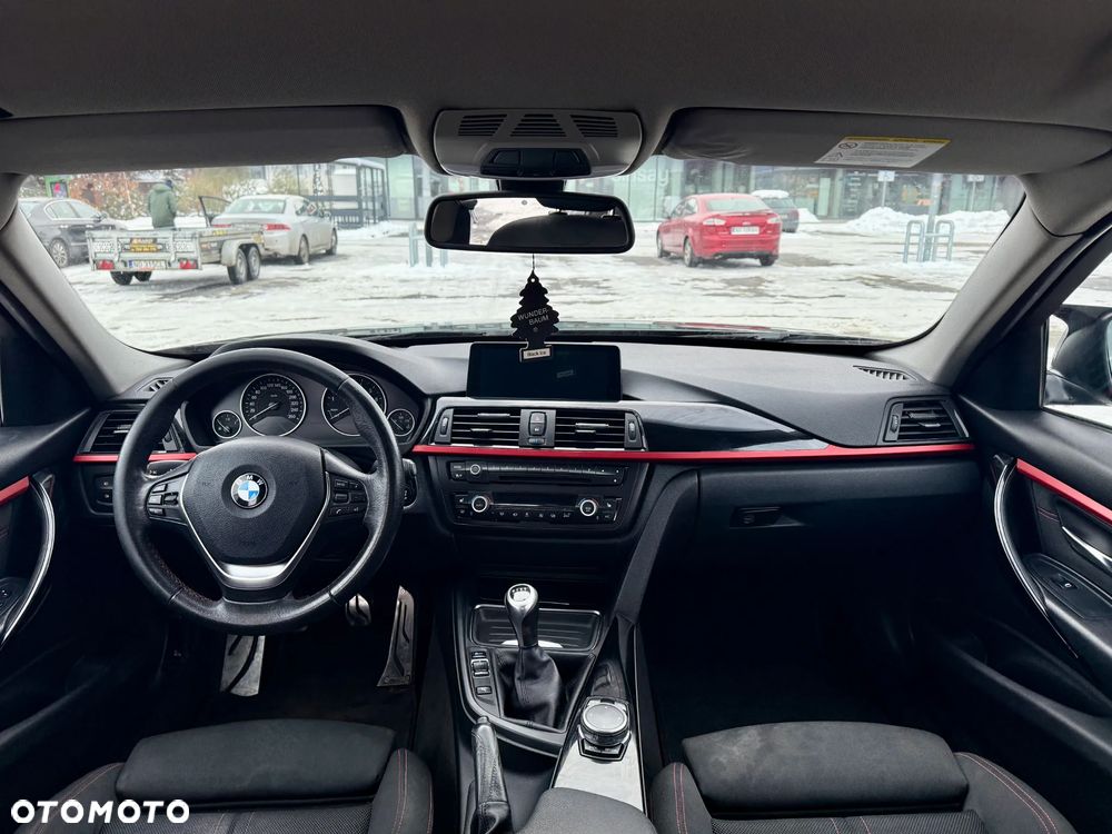 BMW Seria 3 320i Sport Line - 12