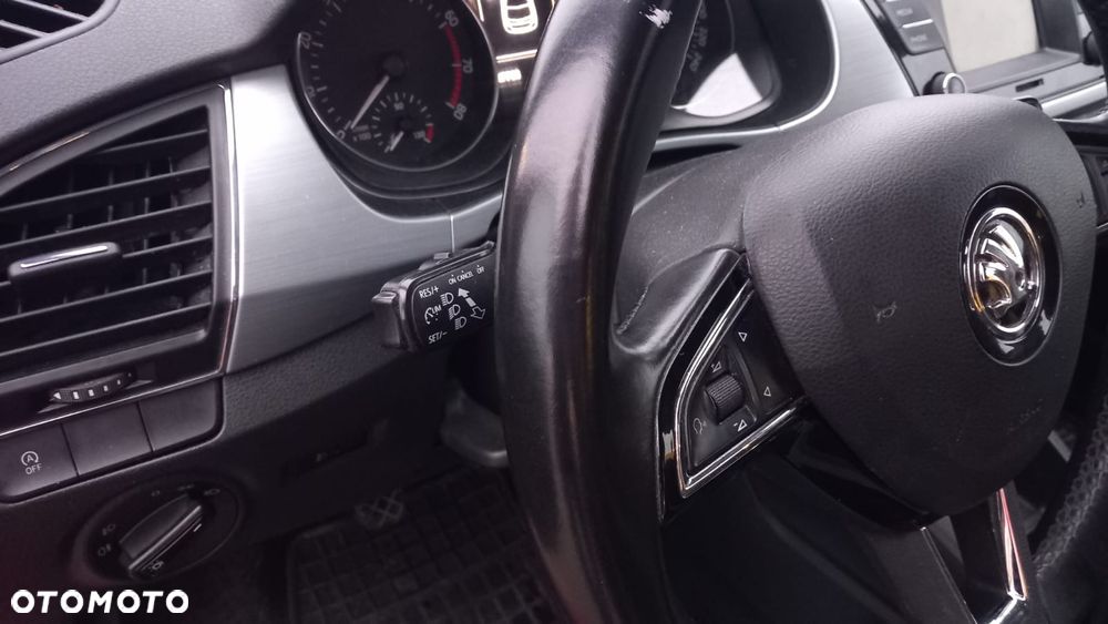 Skoda Fabia 1.0 MPI Cool Edition Red & Grey - 14