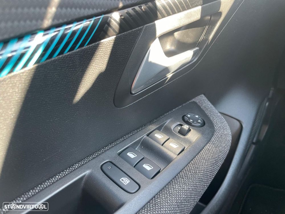 Peugeot 208 1.2 PureTech Allure - 15