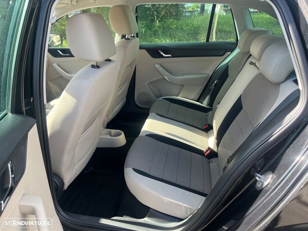 Skoda Rapid Spaceback 1.6 TDi Elegance - 15