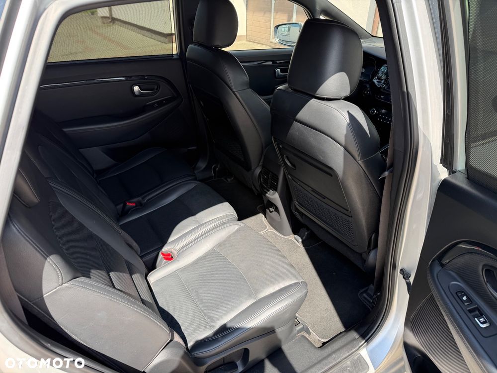 Kia Carens - 16