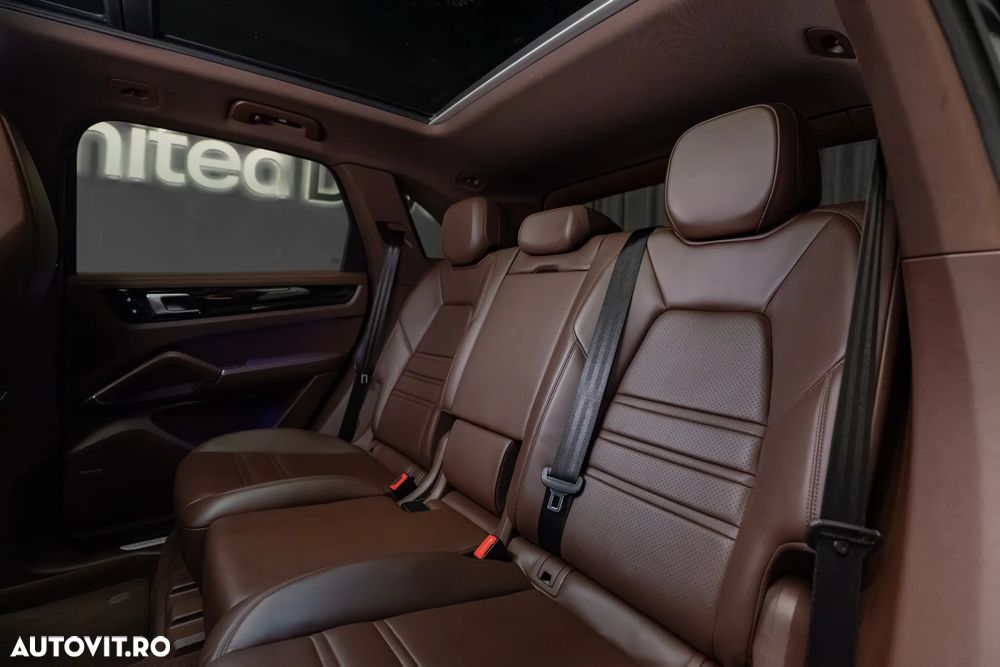 Porsche Cayenne - 30