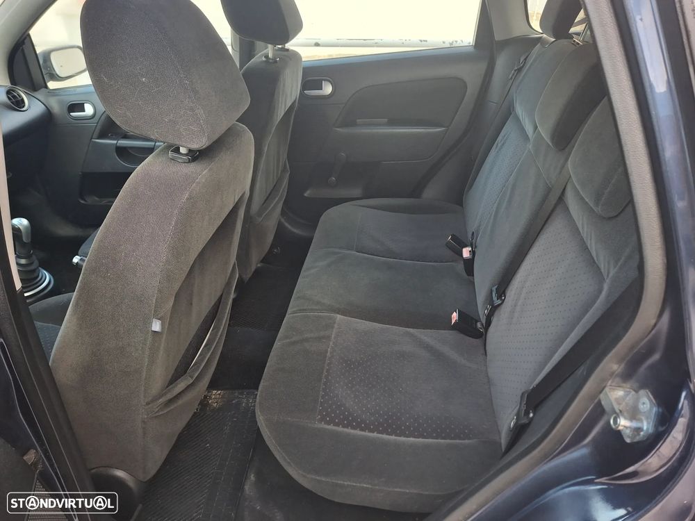 Ford Fiesta 1.25 Ghia - 10
