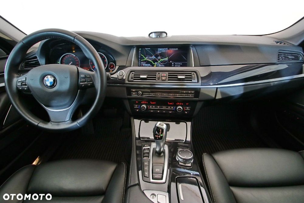 BMW Seria 5 528i xDrive Luxury Line - 7