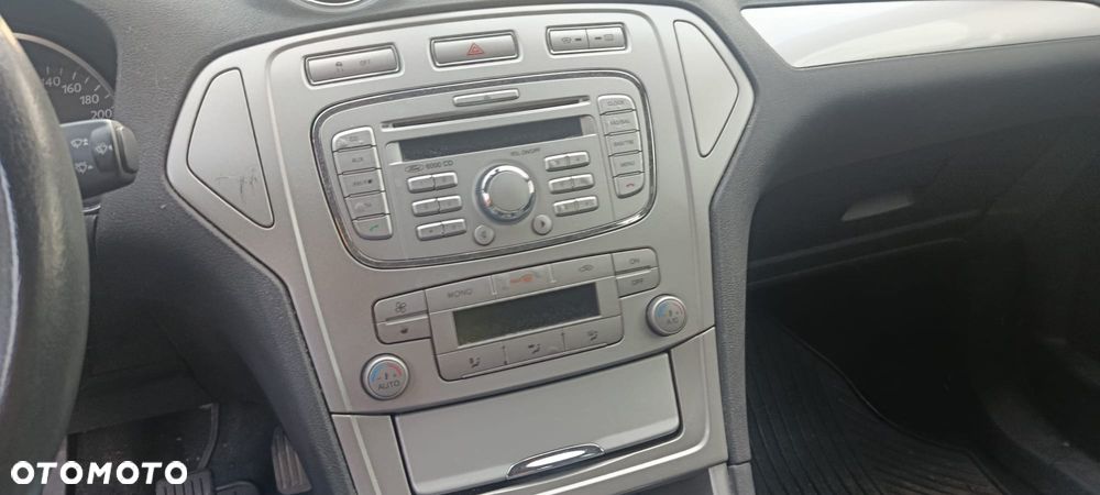 Ford Mondeo 2.0 Ambiente - 12