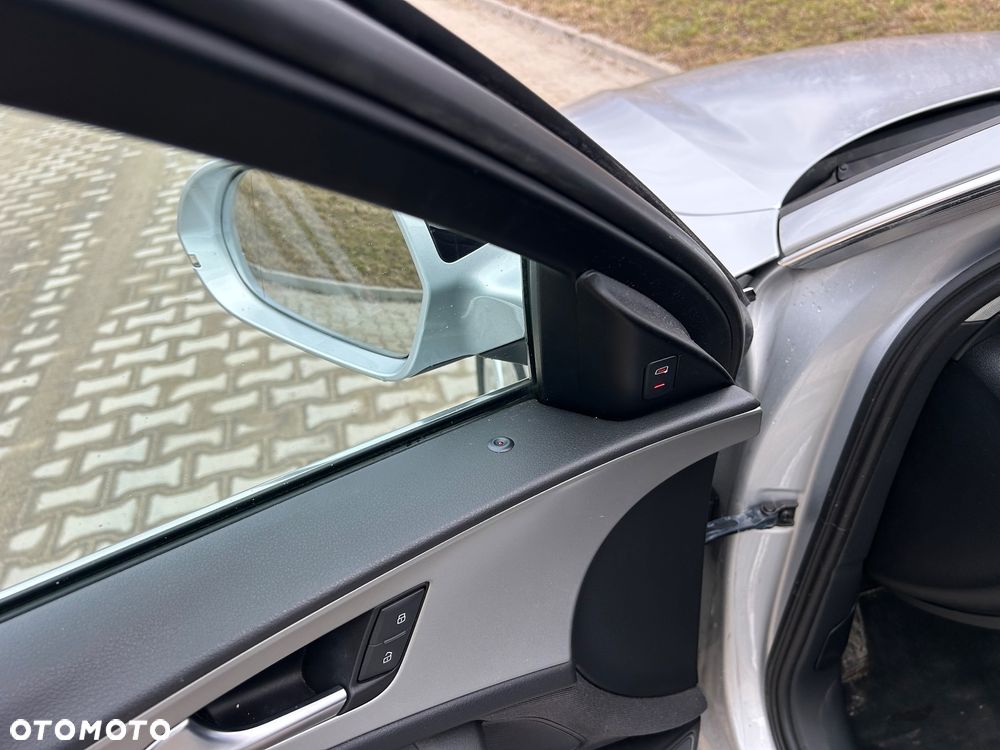 Audi A6 Avant 2.0 TDI Ultra DPF S tronic - 17