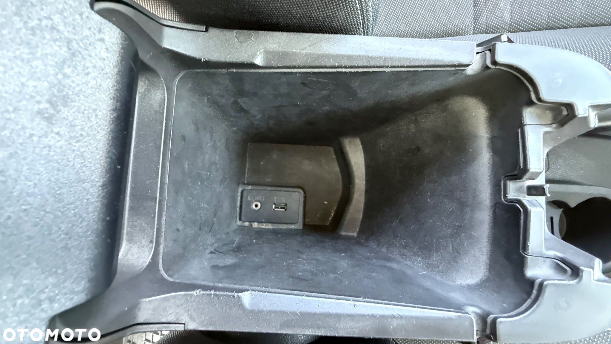 Ford Tourneo Connect 1.5 TDCi Titanium - 25