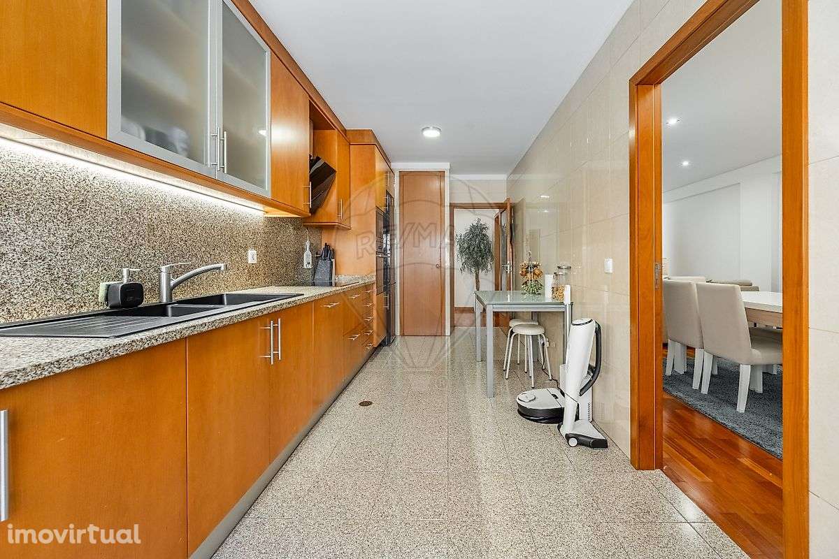 Apartamento T2 com suite e garagem fechada, em Nogueira, Braga! - Grande imagem: 5/26