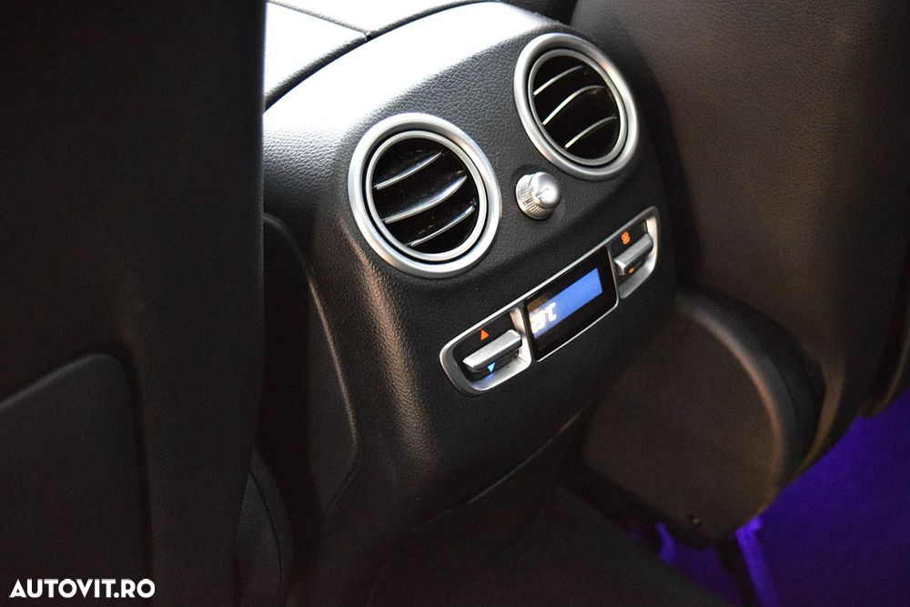 Mercedes-Benz GLC 300 e 4Matic 9G-TRONIC AMG Line Plus - 23