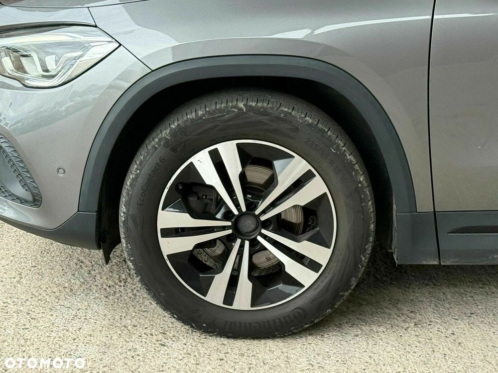 Mercedes-Benz GLA - 9