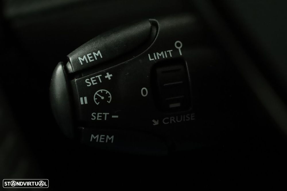 Peugeot 2008 1.2 PureTech Allure Pack EAT8 - 21