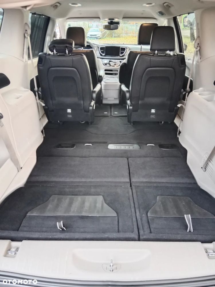 Chrysler Pacifica - 28