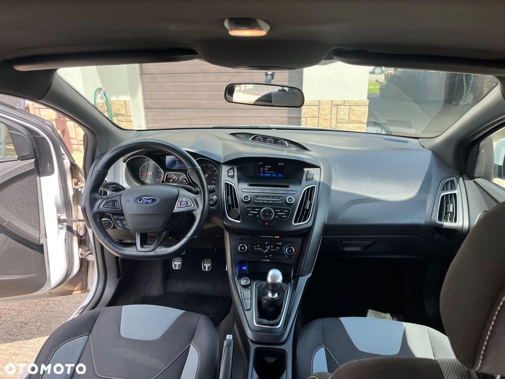 Ford Focus 2.0 EcoBoost ST - 17