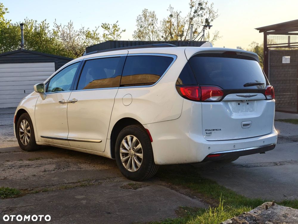 Chrysler Pacifica - 1