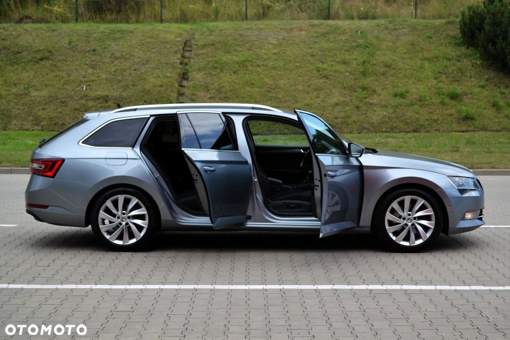 Skoda Superb 2.0 TDI Sportline DSG - 27