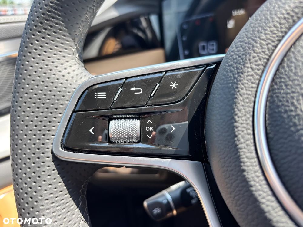 Hongqi H5 2.0T Comfort - 24